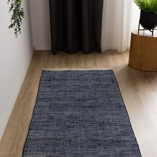 Interiyou Toledo Teppich aus Baumwolle - 70x200 cm Dunkelblau - Handgewebter Teppich mit Fransen für Wohnzimmer, Schlafzimmer, Kinderzimmer, Esszimmer, Küche oder Flur