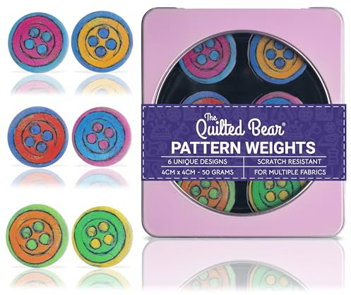 The Quilted Bear Schneidergewichte – Kratzfest Gewichte Zum Beschweren Für Nähen & Stoffe, Sewing Pattern Weights Mit Aufbewahrungskoffer (Lenny Cornforth - Knöpfe)