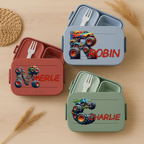 Mepal Brotdose personalisiert mit Namen – Bento Brotdose Kinder mit Fächern & Gabel – Lunchbox Monstertruck Buchstabe Druck – Brotdose Schule Kindergarten BPA frei spülmaschinenfest