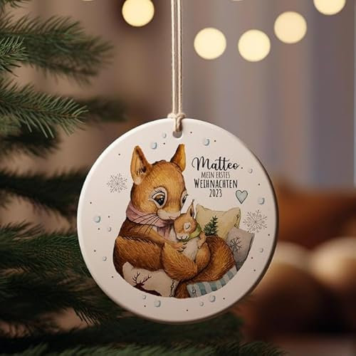 Weihnachtskugel Weihnachtsschmuck Keramik Baumanhänger personalisiert Mein erstes Weihnachten Namen Wunschname Eichhörnchen mit Baby Tiere Baumkugel wkp23 ilka parey wandtattoo-welt