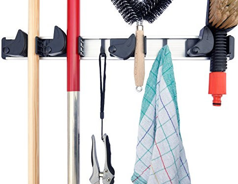 Mophalter/Besenhalter/Gerätehalter oder auch Hakenleiste mit 4 Klemmhaltern und 3 Haken für Besen, Mop und Gartenwerkzeug von BÜMAG // multifunktionälle Ordnungsleiste für Garage oder Gartenhaus