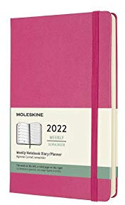 Moleskine Wochenkalender 2022, 12 Monate Wochenplaner, Wochenkalender und Notizbuch, fester Einband, Format Groβ 13 x 21 cm, Farbe Bougainville Rosa, 144 Seiten