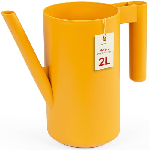 KONZEPT Kleine Gießkanne für Zimmerpflanzen 2 L – Blumengießkanne aus Kunststoff mit schmaler Tülle und ergonomischem Griff, UV- & wetterbeständig, Robust, für Zuhause, Balkon & Garten, Senfgelb