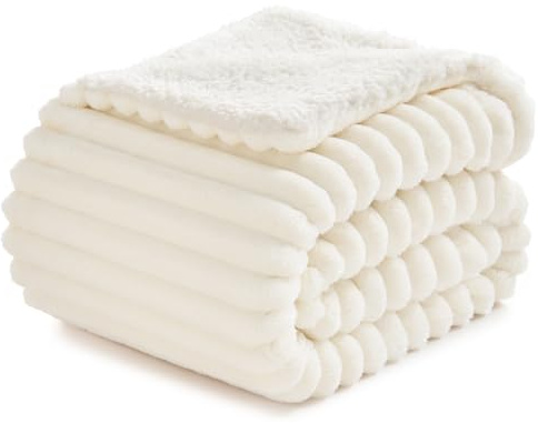 BEDELITE warme Decke Sherpa Kuscheldecke Flauschig Cremeweiß 125x150 | dicke Deko Fleecedecke, Cord Überwurf für Wohnzimmer und Schlafzimmer, weiche Wohndecke, Tagesdecke, das ideale Geschenk
