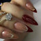 AKOFIC 24 Stück Press on Nails Mandel Mittellang, Stiletto Künstliche Nägel zum Aufkleben, Rot Glossy Fake Nails Glitzer Design, Kunstnägel Falsche Fingernägel mit Nagelkleber Aufkleber für Frauen