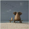 Wallario Glasbild Elefant und Hund sitzen auf Einer Bank - 55 x 55 cm Wandbilder Glas in Premium-Qualität: Brillante Farben, freischwebende Optik
