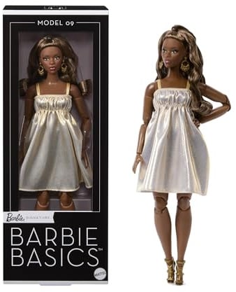 Barbie Basics Poupée Collection Neutre Modèle 09 avec cheveux bruns, robe dorée et talons à lanières, vêtements universels et corps articulé, JJX28