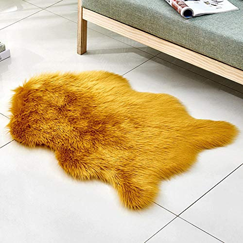 WEIDD Faux Lammfell Schaffell Teppich, Kunstfell Dekofell Lammfellimitat Teppich Longhair Fell Nachahmung Wolle Bettvorleger Sofa Matte Gelbes Kamel 60x160cm geformt
