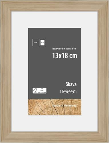 nielsen Bilderrahmen mit Passepartout, 13 x 18 cm, Holz, Eiche, Fotorahmen zum Auftstellen und Aufhängen im Hoch- & Querformat, Echtglas, Skava