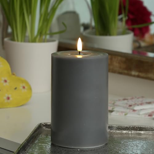 MARELIDA LED Kerze Echtwachskerze Deluxe Homeart mit realistischer 3D Flamme mit Wachsspiegel Stumpenkerze für Innen grau (D: 10cm - H: 15cm)