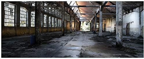 Wallario Glasbild Alte Industriehalle leerstehend und einsam - 32 x 80 cm Wandbilder Glas in Premium-Qualität: Brillante Farben, freischwebende Optik