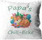 WarmherzIch Kissen Papas Chill Ecke - Kissenbezug mit Füllung, 45cm - Kissenhülle aus Baumwolle - Geschenk Papa Schnarchecke Couch Chillen