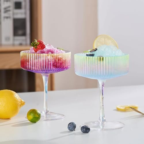 whatAmug Set mit 2 schillernden Champagner-Coupé-Gläsern, Regenbogen-geripptes Glas-Set, Geschenke, bunte Cocktailgläser, Vintage-Stiel-Design für Martini, Champagner, Tequila-basierte Getränke