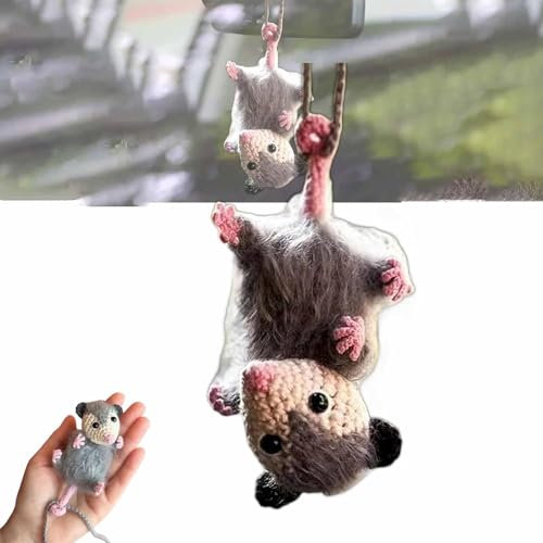 Opossum Auto Charme, Opossum Auto hängende Ornament, Niedliche Opossum Auto Dekoration Rückspiegel Zubehör, handgefertigte gestrickte Opossum häkeln Geschenke für Auto (C)