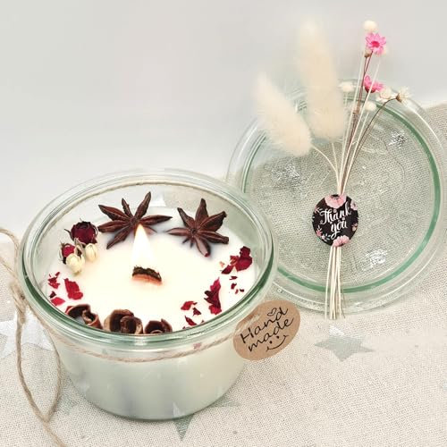 Festliche Duftkerze im Weckglas, dekoriert mit Sternanis, Zimtstangen und Rosenblättern, Tischdeko (Weihnachtsgewürze)