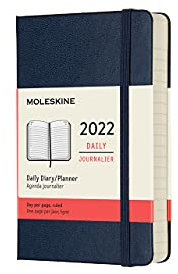 Moleskine 12 Monate Tagesplaner 2022, Tageskalender 2022, fester Einband und elasticher Verschluss, Format Pocket 9 x 14 cm, Farbe Saphirblau, 400 Seiten