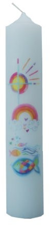 Bunte Taufkerze mit den christlichen Symbolen Kreuz, Fisch und Regenbogen. Kindlich verspieltes Kerzendesign. 265 x 50 mm