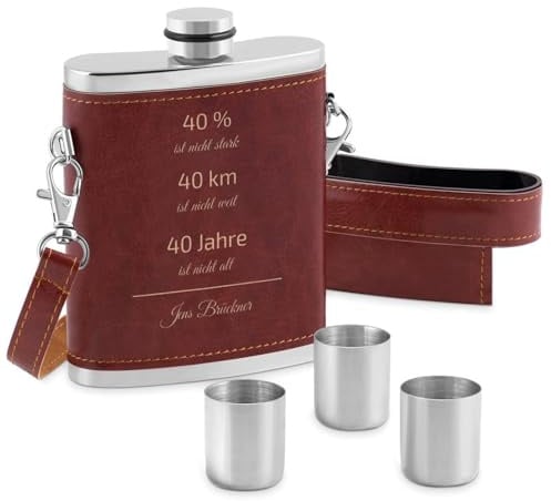 Maverton Flachmann mit Gravur, personalisiert, 250 ml, aus Edelstahl | 3X10 ml Pinnchen, Lederetui mit Riemen, Geburtstagsgeschenk und mehr, Farbe: Silber/Braun