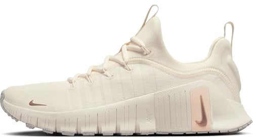 Nike Workout-Schuh Free Metcon 6 Workout-Schuh Für Damen, Pale Ivory/MTLC Red Bronze-Guava Ice, FJ7126-100, 39 EU (W 8 US)