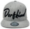 Outfitfabrik ❤️ Snapback Cap Dorfkind in grau, 3D-Stick in schwarz, One Size, verstellbar an der Rückseite, für Männer und Frauen (Geschenkidee, Provokation, Statement, Junggesellenabschied)