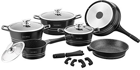 Batterie de cuisine noir revetement marbre