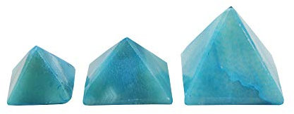 Juego de 3 pirámides egipcias de alabastro Azul. Están Hechas a Mano en El Cairo. La pequeña Mide 5 x 5 cm. La Mediana Mide 6 x 6 cm. La Grande Mide 7 x 7 cm. Las Medidas Son aproximadas