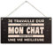 CARISPIBET Je travaille dur pour que nouveauté décor drôle décorations art mural décoration de la maison propriétaires de chats ornements décoratifs à suspendre 15 x 30 cm