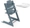 Trona Tripp Trapp de Stokke (Azul Fjord e) con Bandeja Stokke (Blanco) - Incluye Silla Tripp Trapp, Baby Set 2 para Niños de 6 a 36 Meses y Bandeja Stokke - Ajustable y Fácil de Limpiar