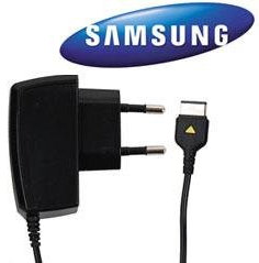 ORIGINAL SAMSUNG Ladekabel ATADM10ESE /EBE Für Samsung SGH-D520, D800, D820, D830, D840, D900, D900i, E200, E250, E500, E570, E830, E900, E200, E250, E500, E570, E590, E740, E830, E840, E900, E950, F300, F500, i600, i620, J600, P300, P310, U600, U700, X820, X830, Z150, Z230, Z230i, Z370, Z400, Z510, Z540, Z560, Z630, ZV40, ZV60, Giorgio Armani Samsung Phone.