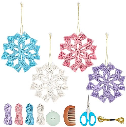 INFUNLY 4 Set DIY Makramee-Schneeflocken-Set Boho-Weihnachtsblumen-Makramee-Ornamente Makramee-Wandbehang Winter-Makramee-Schneeflocken-Aufhänger Für Weihnachten Zuhause Geburtstag Hochzeit Party