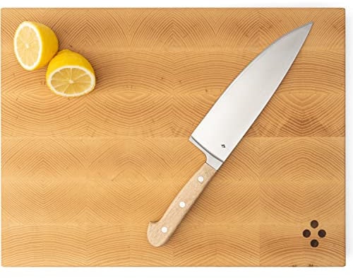 KIVY Esche Schneidebrett Stirnholz [Handgefertigt von Schreinermeistern in Deutschland] - Mit CNC gefrästen Edelstahlfüßen - Esche Brett Massiv, Medium | 44 x 32 x 4cm