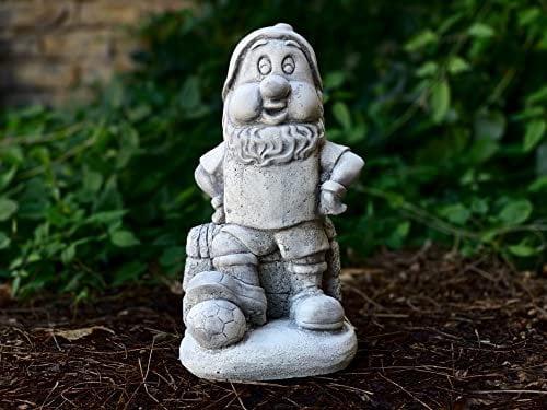 OLOMA Gnomo in cemento per la decorazione del giardino Scultura gnomo di calcio in pietra Statua interna ed esterna Bel regalo Decorazione in cemento per la casa e il giardino Statuetta nana in