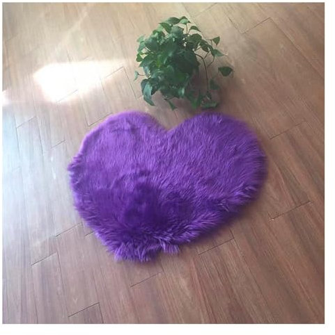 Wisafory Kunstfell-Teppich herzförmiger Fellteppich Faux Schaffell Teppich Waschbar Fellimitat Teppich Dekofell Anti-Rutsch-Rückseite für Wohnzimmer, Schlafzimmer, Kinderzimmer Lila 70 * 90cm