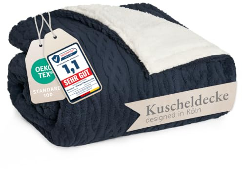 Blumtal Kuscheldecke 150x200 cm mit Zopfstrick-Optik - Oeko-TEX zertifizierte Mikrofaser Fleecedecke mit weicher Sherpa-Innenseite - Kuscheldecke flauschig in Dunkelblau und Weiß
