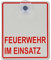Saugnapfschild Schild Feuerwehr im Einsatz Acrylschild 3mm mit Saugnapf 30mm, ca. 10x12 cm für Scheibeninnenbefestigung