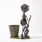 Homescapes Garten Deko Ameise mit Heugabel, handbemalt Dekofigur aus Eisen, Gartenfigur mit Blumentopf Metall Tierfigur für Garten und Balkon, grün ca. 32 cm hoch