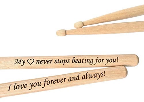 Drumsticks aus Holz mit Gravur 1 Paar Geschenk für Drummer Männer Musiker Hochzeit Bräutigam Tolle Geschenkidee für Freund Ehemann Valentinstag Geschenk Schild aus natürlichem Hickory-Holz My Heart