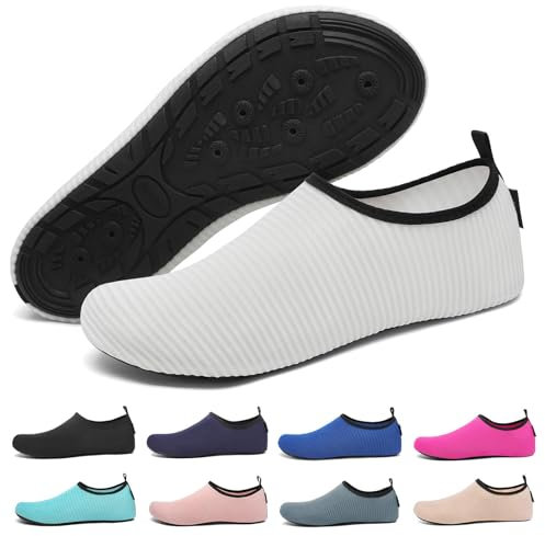 SAGUARO Chaussures Aquatiques Femme Antidérapante Chaussure Eau Respirant Chaussure de Plage Séchage Rapide Chausson Piscine Pieds Nus Chaussettes Aquagym Yoga avec 7 Trous de Drainage Blanc GR.38/39