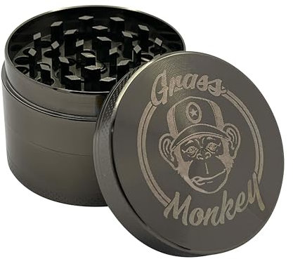 Grass Monkey® Basic Metall Grinder – 4-teilig, Ø 5,5 cm, Grau – Robuste Kräutermühle mit Pollensieb & Schaufel – Kompakt & Langlebig