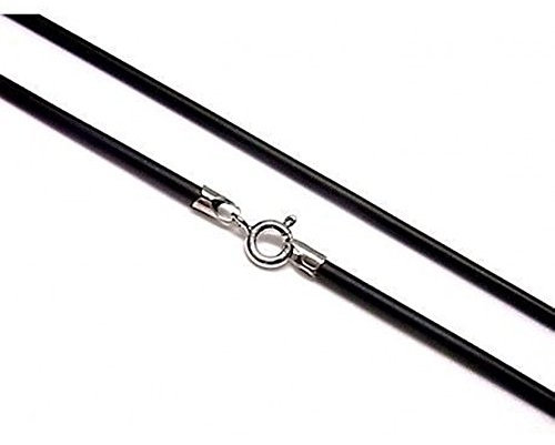 Cordon en caoutchouc 40 cm et 2 mm. Fermoir argenté. Noir