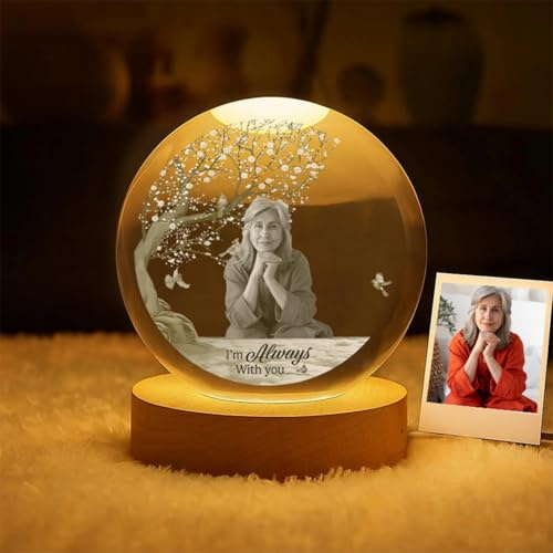 Drawelry Personalisierte Foto Kristallkugel Nachtlicht Dekoration mit Bild Name Lasergravur Holzsockel LED Kristall Ball Tischlampe Heim Büro Deko Ornamente Geschenke für Familie Freunde Paare (A9)