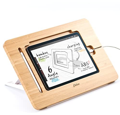 ELETIUO Upgegradeter Bambusholz-Zeichen-iPad-Halter mit Bleistift- & Ladeschlitz, Winkelflexibler Tablett-Desktop-Ständer, Klappbarer Tragegriff, Kompatibel mit 12,9-Zoll iPad Pro 3./4./5. Generation