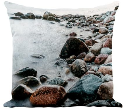 Fabulous Kissen aus Kunstleder, weiß, Kieselsteine, mehrfarbig, Nebelmeer, 40 x 40 cm, Leder-Haptik, inkl. Bezug und Kissen