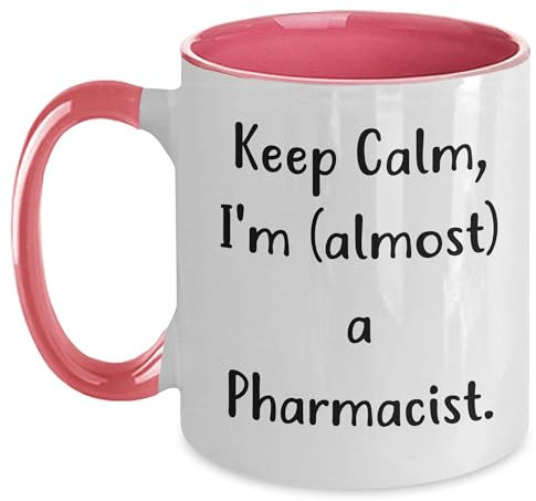 Divertido regalo de farmacéutico, taza de café de dos tonos con texto en inglés Keep Calm I'm (almost) A Pharmacist Birthday, perfecta para farmacéuticos, amigos, familiares, compañeros de trabajo,
