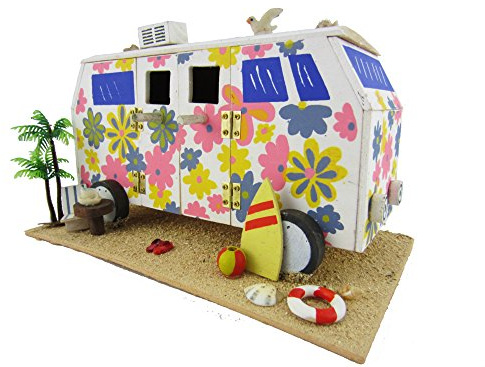 HÜWÜKNÜ Vogelhaus Hippi Mobil, Vogel, Holz, braun oder grau, mit vielen Details wie zb. Liegestuhl und Sufbrett vor der Tür, Möwe auf dem Dach, Latschen vor dem Eingang, H 18 cm, B 30 cm T 17 cm