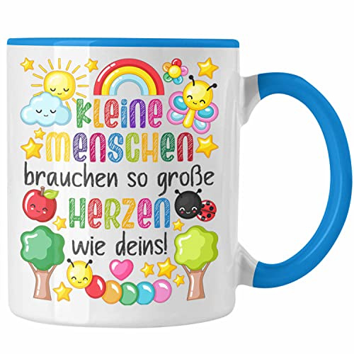 Trendation - Erzieherin Tasse Geschenk Danke Dankeschön Abschiedsgeschenk Beste Kindergärtnerin Spruch Kleine Menschen Brauchen Dein Herz (Blau)