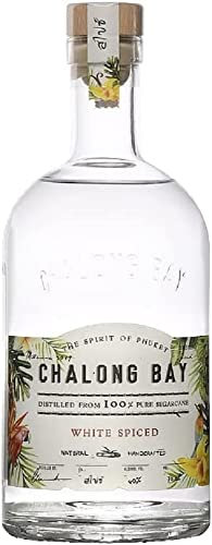 CHALONG BAY White Spiced - Rhum - 40% Alcool - Origine : Thaïlande - Notes de Citron vert & Canelle - Infusion épicée - A consommer pur ou en cocktail - 70 cl