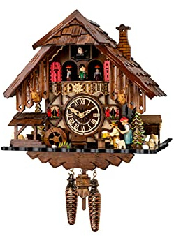 Engstler Quarz Kuckucksuhr Schwarzwaldhaus mit Musik, drehendem Mühlrad, der Biertrinker und die Frau Heben den Arm