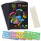Kratzbilder für Kinder, 50 Stück Regenbogen Kratzpapier, 13x19 cm Kratzbilder Set zum Zeichnen und Basteln mit 4 Malschablonen, 5 Holzstifte, Geschenk für 3 4 5 6 7 8 9 Jahre Jungen und Mädchen (50A5)