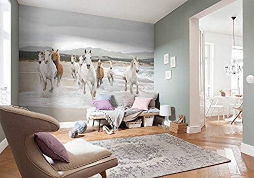Komar Fototapete WHITE HORSES | 368 x 254 cm | Tapete, Wandgestaltung, Wandtapete, Mädchenzimmer, weiße Pferde, Pferde am Meer, Sandstrand | 8-986